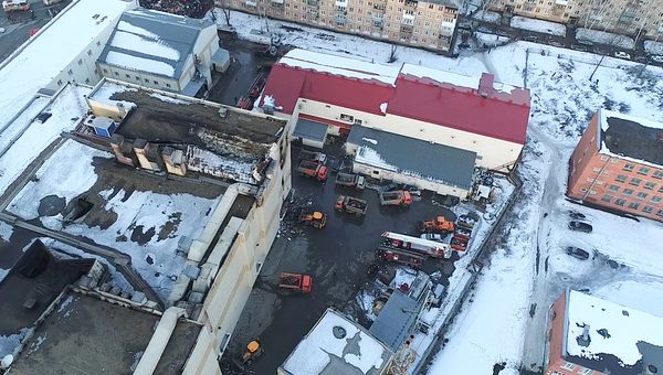 Видео с места пожара в ТЦ «Зимняя вишня»