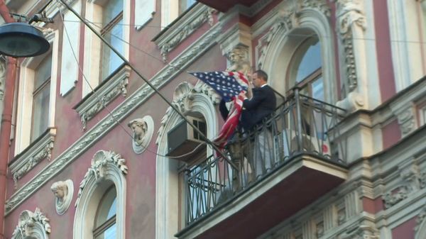 Отъезд дипломатов и снятый флаг - РФ и США взаимно закрыли консульства стран