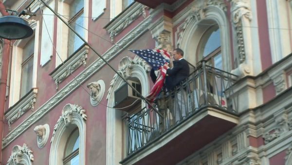 Отъезд дипломатов и снятый флаг - РФ и США взаимно закрыли консульства стран