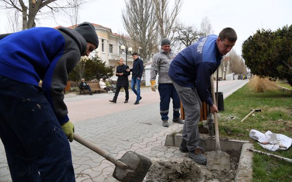 Глава администрации Евпатории Андрей Филонов во время прогулки с корреспондентом сайта РИА Новости Крым