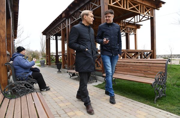 Глава администрации Евпатории Андрей Филонов во время прогулки с корреспондентом сайта РИА Новости Крым