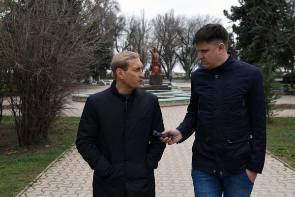 Глава администрации Евпатории Андрей Филонов во время прогулки с корреспондентом сайта РИА Новости Крым