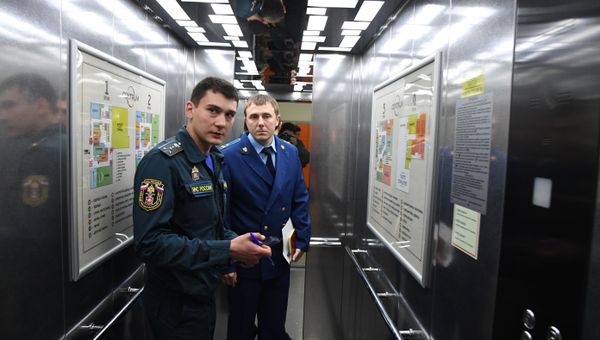 Проверка состояния противопожарной безопасности в ТЦ Центрум в Симферополе