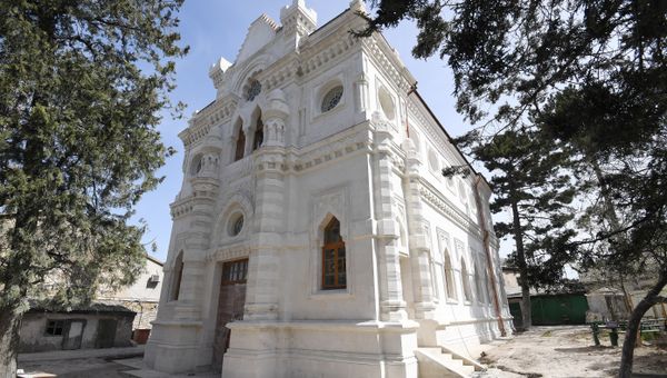 Отреставрированный фасад караимской кенасы в Симферополе