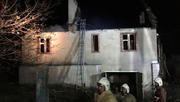Пожар в двухэтажном жилом доме в Пионерском Пожар в двухэтажном жилом доме в Пионерском