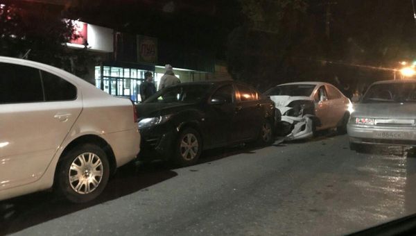ДТП с участием пяти легковых автомобилей в Симферополе