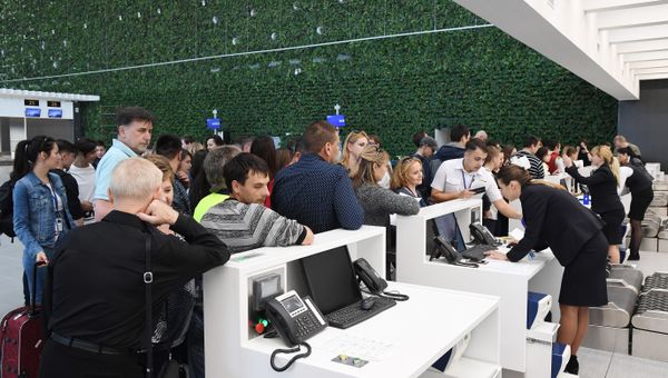 Волонтеры тестируют работу нового терминала аэропорта Симферополь
