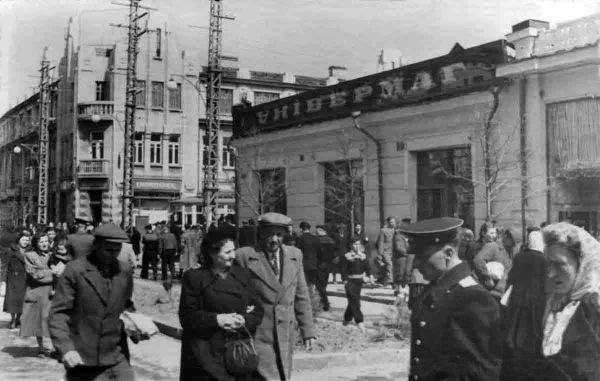 Архивное фото здания по улице Карла Маркса, 8 в центре Симферополя