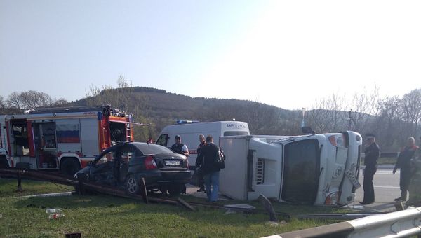 ДТП под Севастополем с участием легкового автомобиля Hyundai и грузового фургона