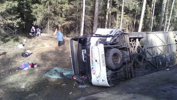 Место ДТП с участием автобуса и легкового автомобиля в Подмосковье