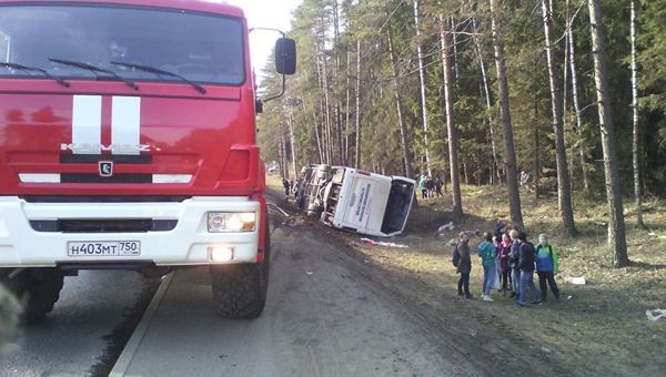 Место ДТП с участием автобуса и легкового автомобиля в Подмосковье