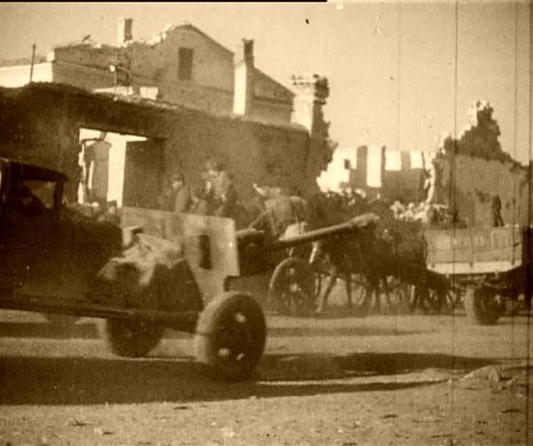 Советские солдаты в Феодосии. 13 апреля 1944 года Советские солдаты в Феодосии. 13 апреля 1944 года