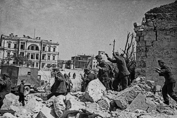 Пленные гитлировцы в Севастополе. Май 1944 года Пленные гитлировцы в Севастополе. Май 1944 года