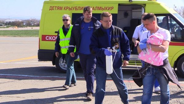 Спецборт МЧС доставит тяжелобольного грудничка из Крыма в Санкт-Петербург Спецборт МЧС доставит тяжелобольного грудничка из Крыма в Санкт-Петербург