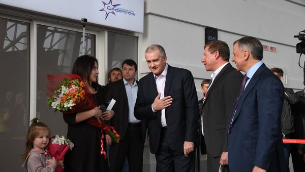 Первые пассажиры прибыли в новый терминал аэропорта Симферополь