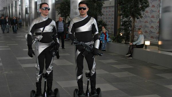 Фантастические герои в новом терминале аэропорта Симферополь