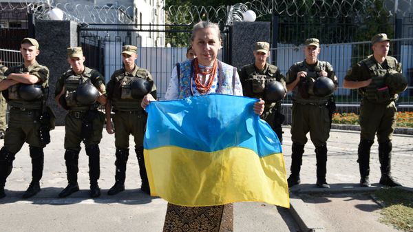 Акция протеста у российского посольства в Киеве. Архивное фото