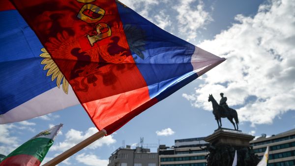 Флаги России и Болгарии 