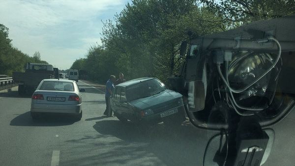 ДТП в Симферополе с участием бронегрузовика Урал и Славуты