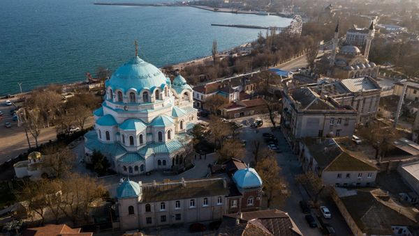 Собор Святителя Николая Чудотворца (Свято-Никольский, Свято-Николаевский Собор) и мечеть Джума-Джами в Евпатории. Собор Святителя Николая Чудотворца (Свято-Никольский, Свято-Николаевский Собор) и мечеть Джума-Джами в Евпатории.