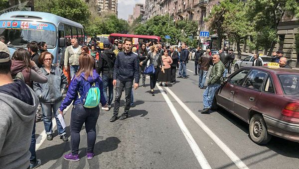 Протестующие в Ереване, Армения. 22 апреля 2018