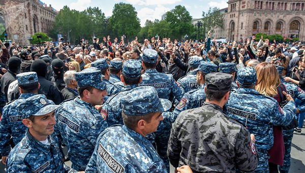 Ситуация на площади Республики в Ереване, Армения. 22 апреля 2018