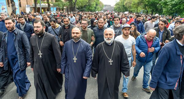 Протестующие в Ереване, Армения. 22 апреля 2018