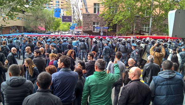 Протестующие в Ереване, Армения. 22 апреля 2018