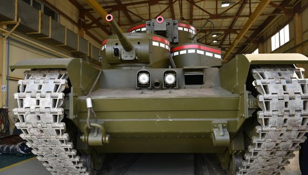 Пятибашенный танк Т-35: на Урале восстановили парадный мамонт Сталина