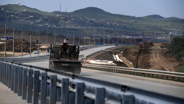 Строительство автоподходов к Крымскому мосту со стороны Керчи