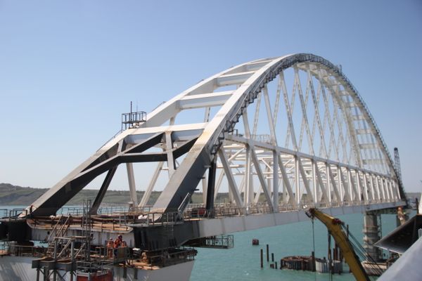 Железнодорожная арка Крымского моста