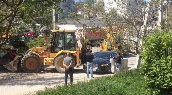 ДТП в Севастополе с участием экскаватора и Jaguar ДТП в Севастополе с участием экскаватора и Jaguar