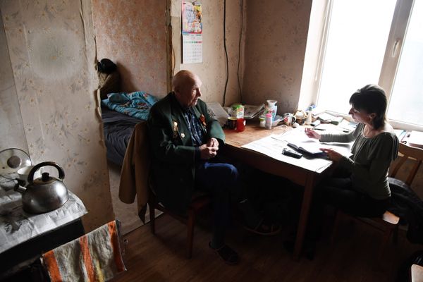 Ветеран Великой Отечественной войны и участник освобождения Крыма Иван Иванович Кандыба и корреспондент РИА Новости Крым Евгения Мартыненко Ветеран Великой Отечественной войны и участник освобождения Крыма Иван Иванович Кандыба и корреспондент РИА Новости Крым Евгения Мартыненко