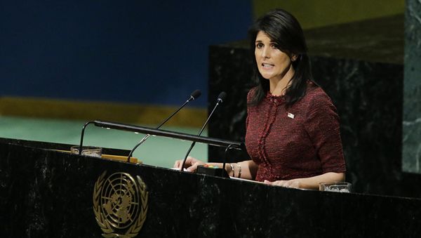 Постоянный представитель США при ООН Никки Хейли в зале Генеральной Ассамблеи ООН. 21 декабря 2017 года