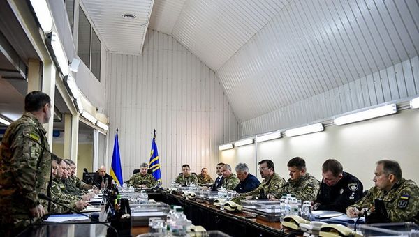 Президент Украины Петр Порошенко подписал указ о смене формата операции в Донбассе. 30 апреля 2018