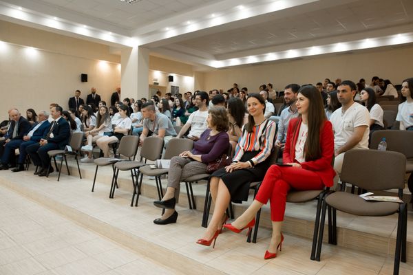 Участники II Всероссийского межнационального молодежного фестиваля Крымский маяк 2.0 на панельной дискуссии в Ялте