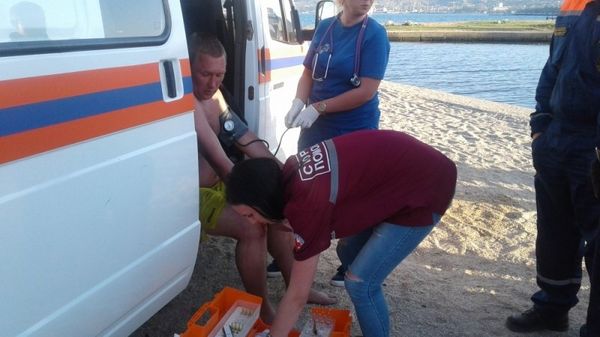 В Феодосии спасатели вытащили из воды пьяного мужчину