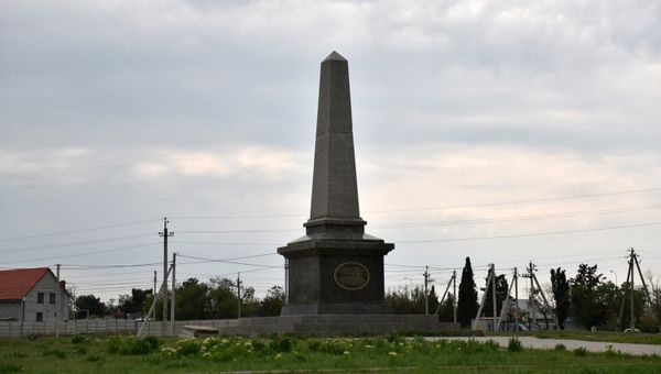 Мемориал в районе поселка Дергачи в память о погибших в Крымской войне английских воинов Мемориал в районе поселка Дергачи в память о погибших в Крымской войне английских воинов