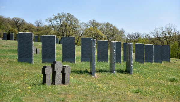 Немецкое мемориальное военное кладбище в районе села Гончарное Немецкое мемориальное военное кладбище в районе села Гончарное