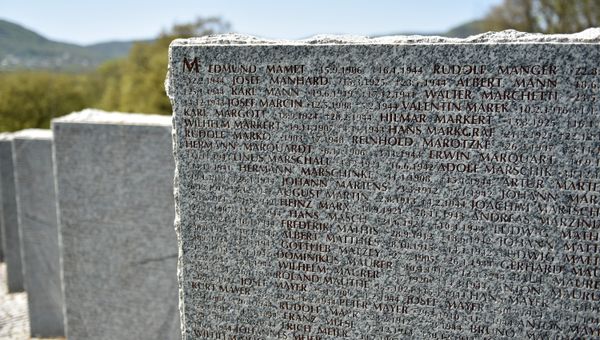 Немецкое мемориальное военное кладбище в районе села Гончарное Немецкое мемориальное военное кладбище в районе села Гончарное