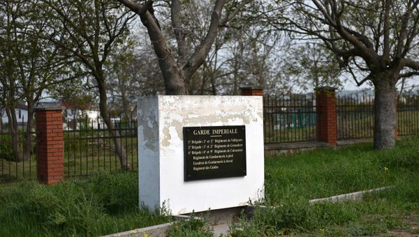 Французское военное кладбище в районе 5-го километра Балаклавского шоссе Французское военное кладбище в районе 5-го километра Балаклавского шоссе