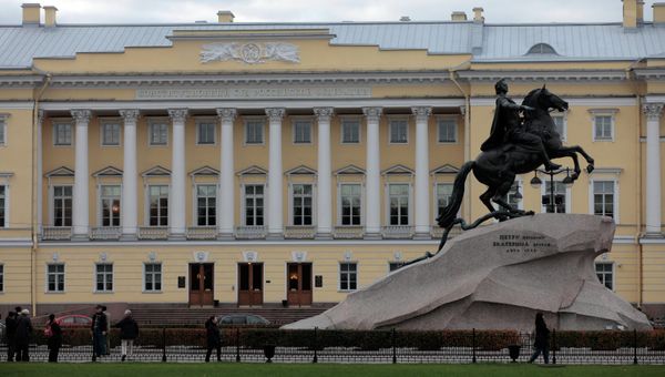 Здание Конституционного суда РФ в Санкт-Петербурге.