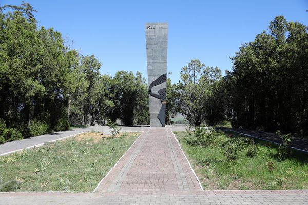 Памятник воинам Армянской 89-й Таманской стрелковой Краснознаменной ордена Красной звезды дивизии в Севастополе Памятник воинам Армянской 89-й Таманской стрелковой Краснознаменной ордена Красной звезды дивизии в Севастополе