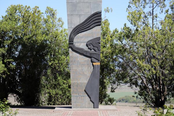 Памятник воинам Армянской 89-й Таманской стрелковой Краснознаменной ордена Красной звезды дивизии в Севастополе Памятник воинам Армянской 89-й Таманской стрелковой Краснознаменной ордена Красной звезды дивизии в Севастополе