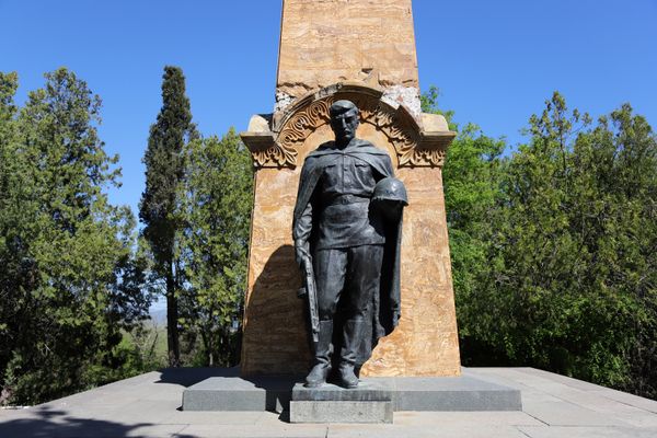 Памятник воинам 414-й грузинской стрелковой Анапской Краснознаменной дивизии в Севастополе Памятник воинам 414-й грузинской стрелковой Анапской Краснознаменной дивизии в Севастополе