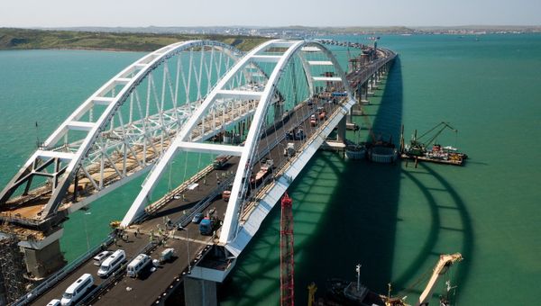 Строительство Крымского моста и автомобильных подходов со стороны Краснодарского края.