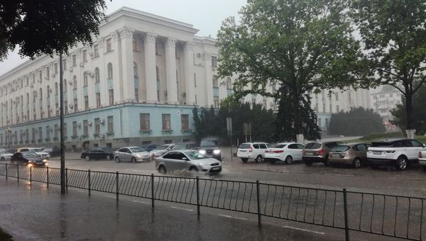 Видео ливня в Симферополе