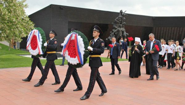 Траурные мероприятия на территории мемориала жертвам фашистской оккупации Крыма 1941-1944 годов Концлагерь Красный в селе Мирное Симферопольского района