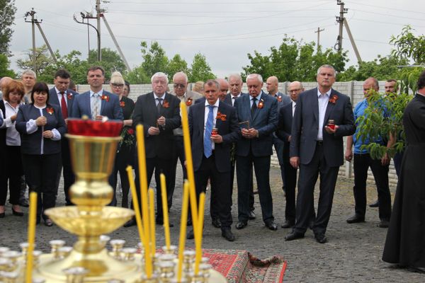  Траурные мероприятия на территории мемориала жертвам фашистской оккупации Крыма 1941-1944 годов Концлагерь Красный в селе Мирное Симферопольского района 