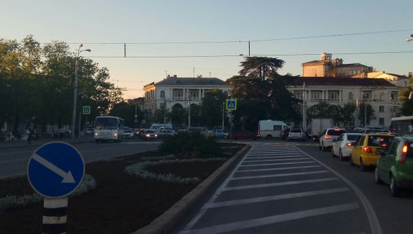 Пробки, образовавшиеся в результате ремонта улицы Котовского в Севастополе